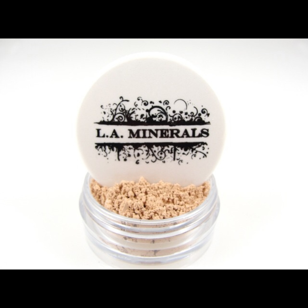 Bisque Mineral Concealer - LA Minerals waterproof